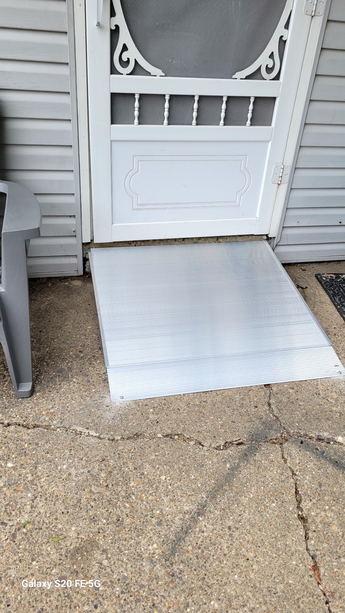 Threshold ramp for door access